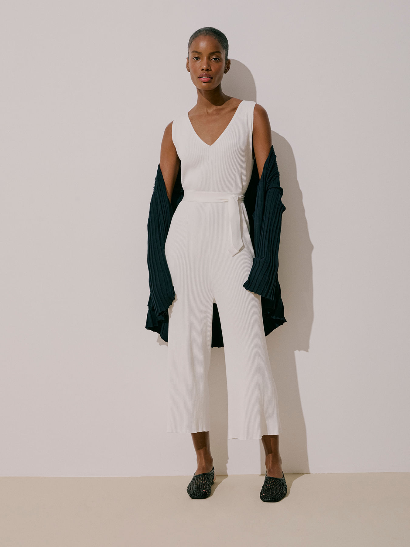 Macacão Canelado com Cinto  Off White — Anselmi