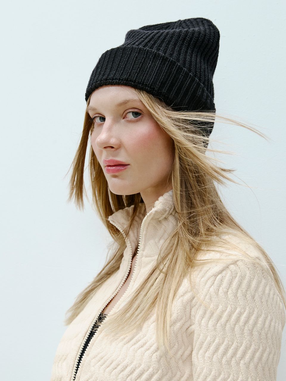 Gorro em Tricô Canelado Preto