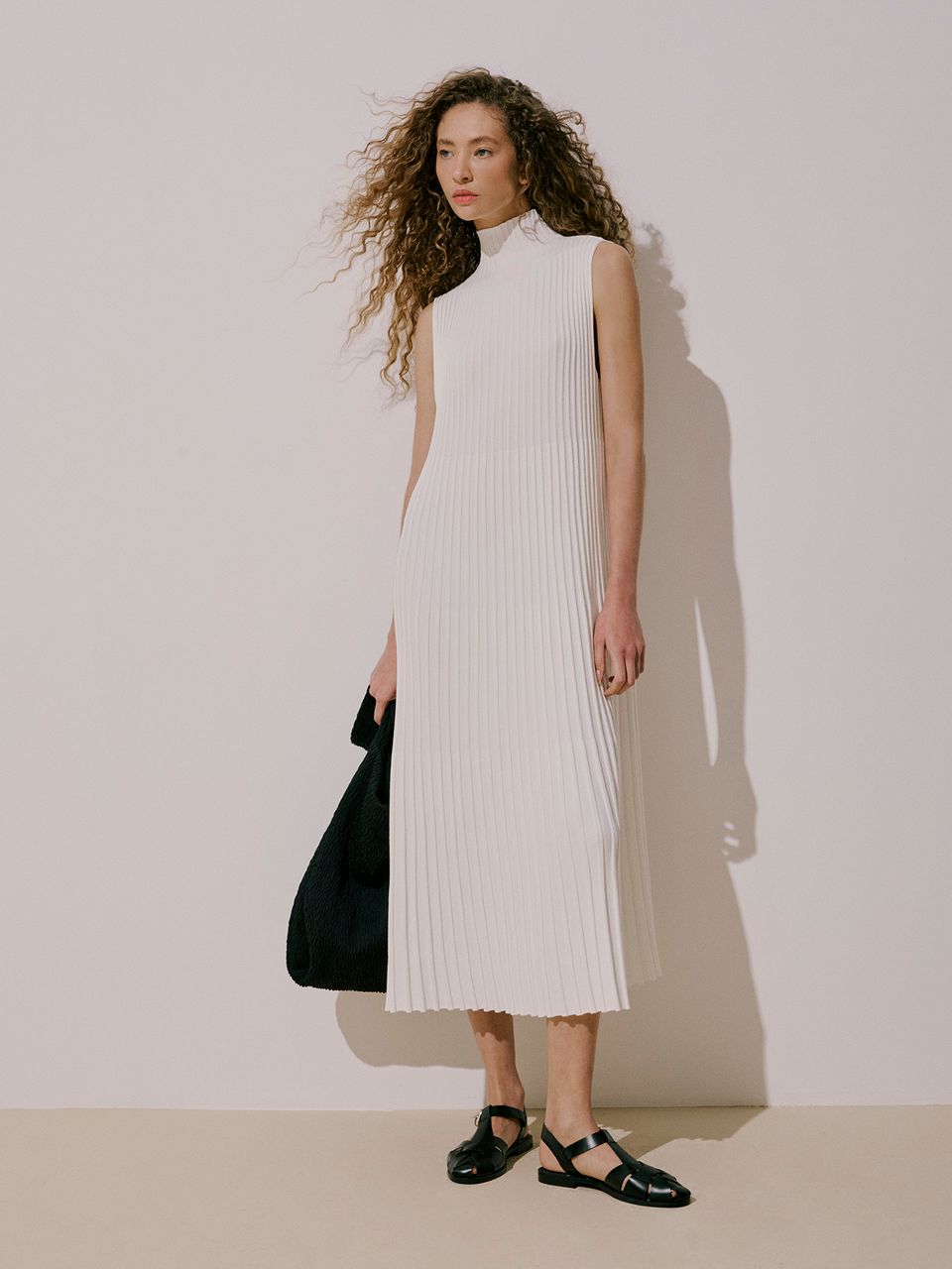 Vestido Plissado Gola Alta Off White
