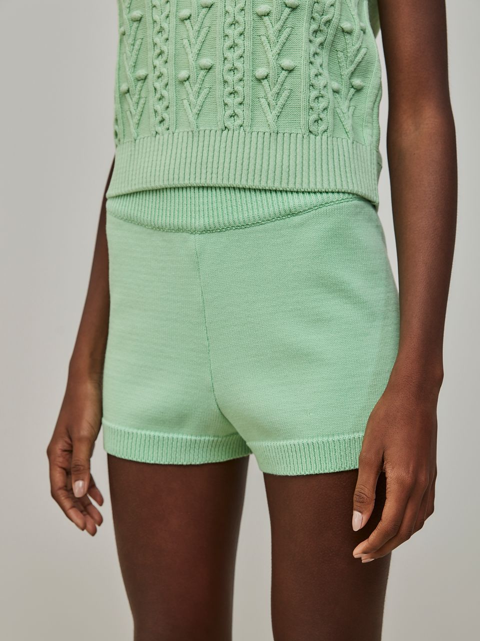 Short Curto em Tricô Limão