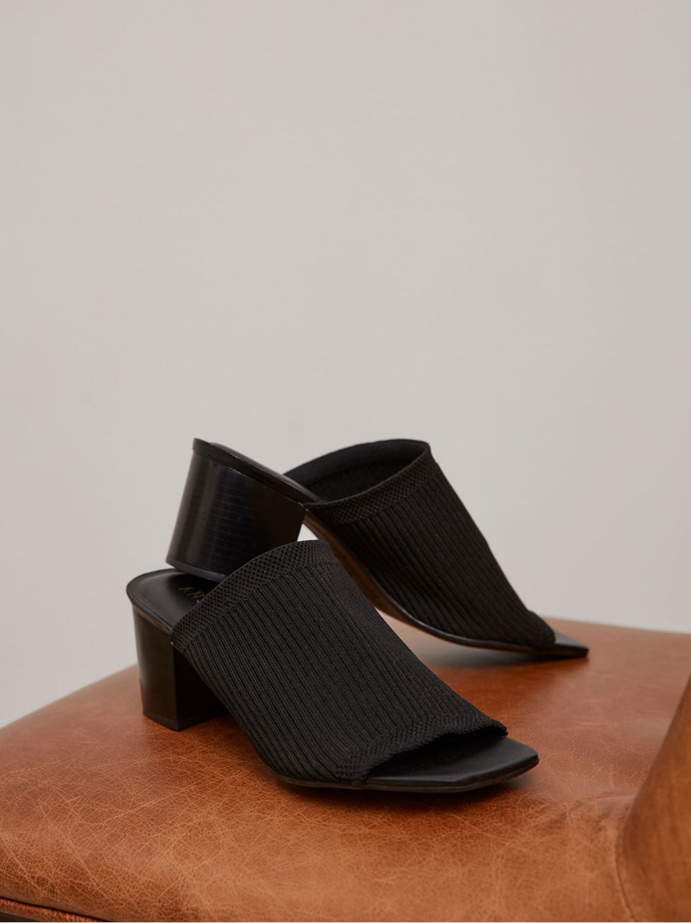 Anselmi — Tamanco em Tricot Preto