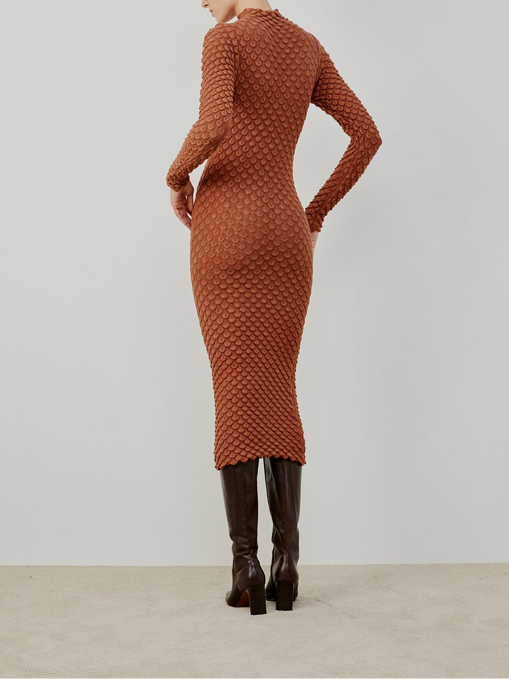 Anselmi — Vestido Midi Mini Escamas Canela