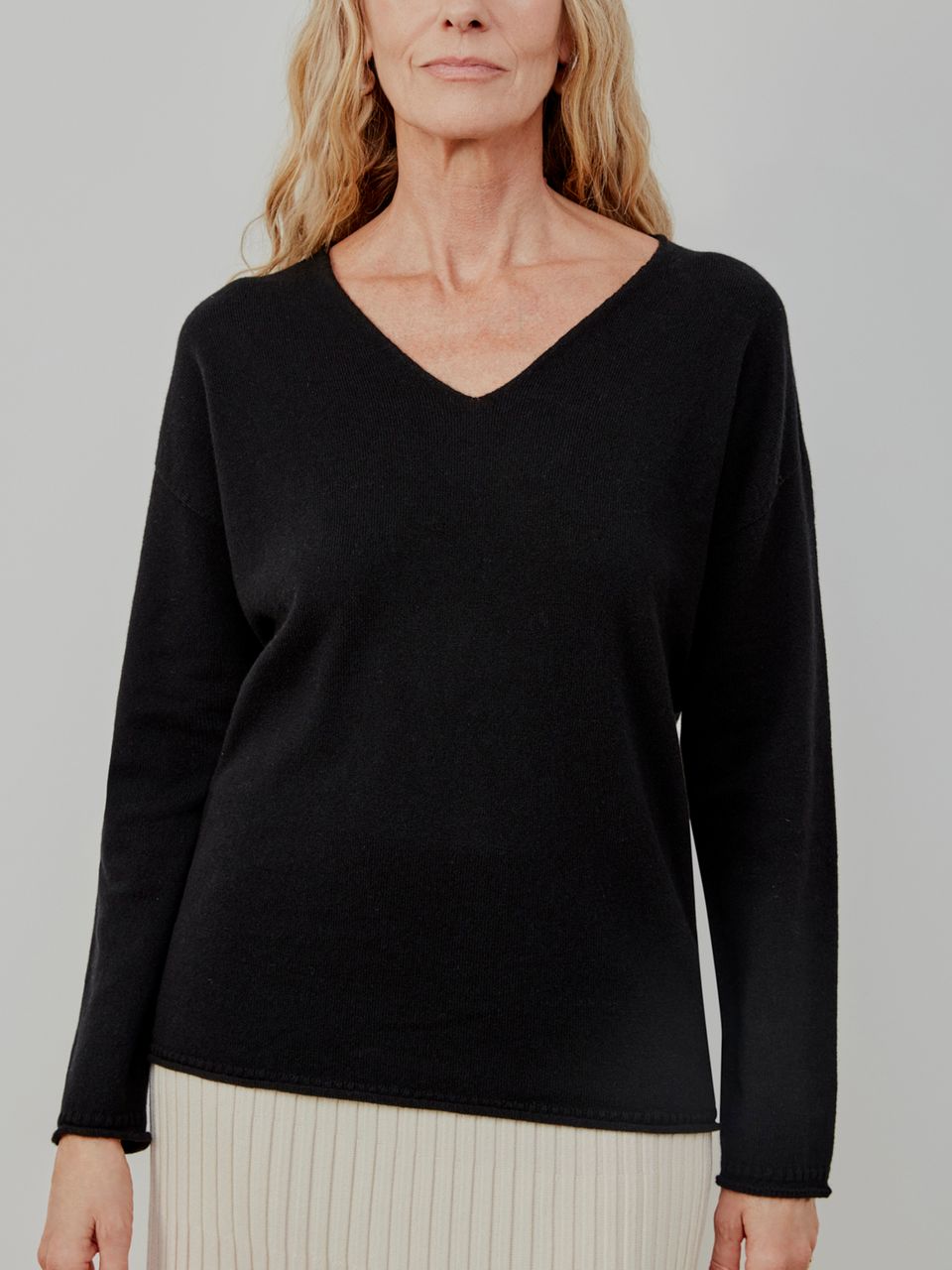 Suéter 100% Cashmere Gola V Preto
