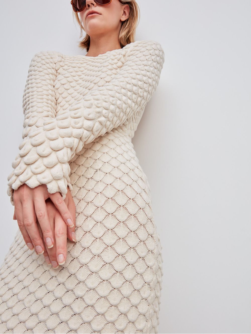 Anselmi — Vestido Midi Mini Escamas Aberto Cru