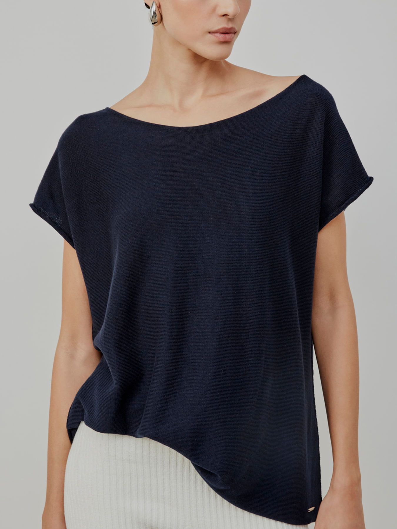 Blusa Ampla Decote Canoa Azul Meia Noite — Anselmi
