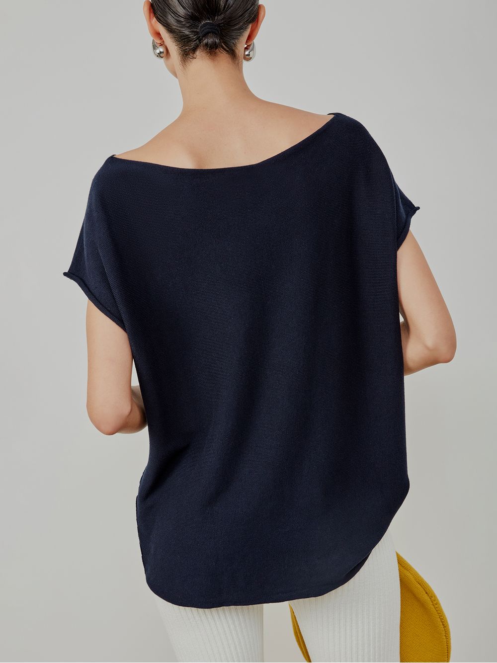 Anselmi — Blusa Ampla Decote Canoa Azul Meia Noite
