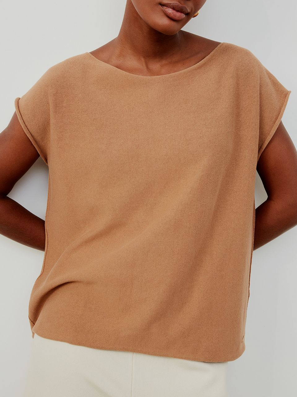 Blusa Ampla Decote Canoa Camelo