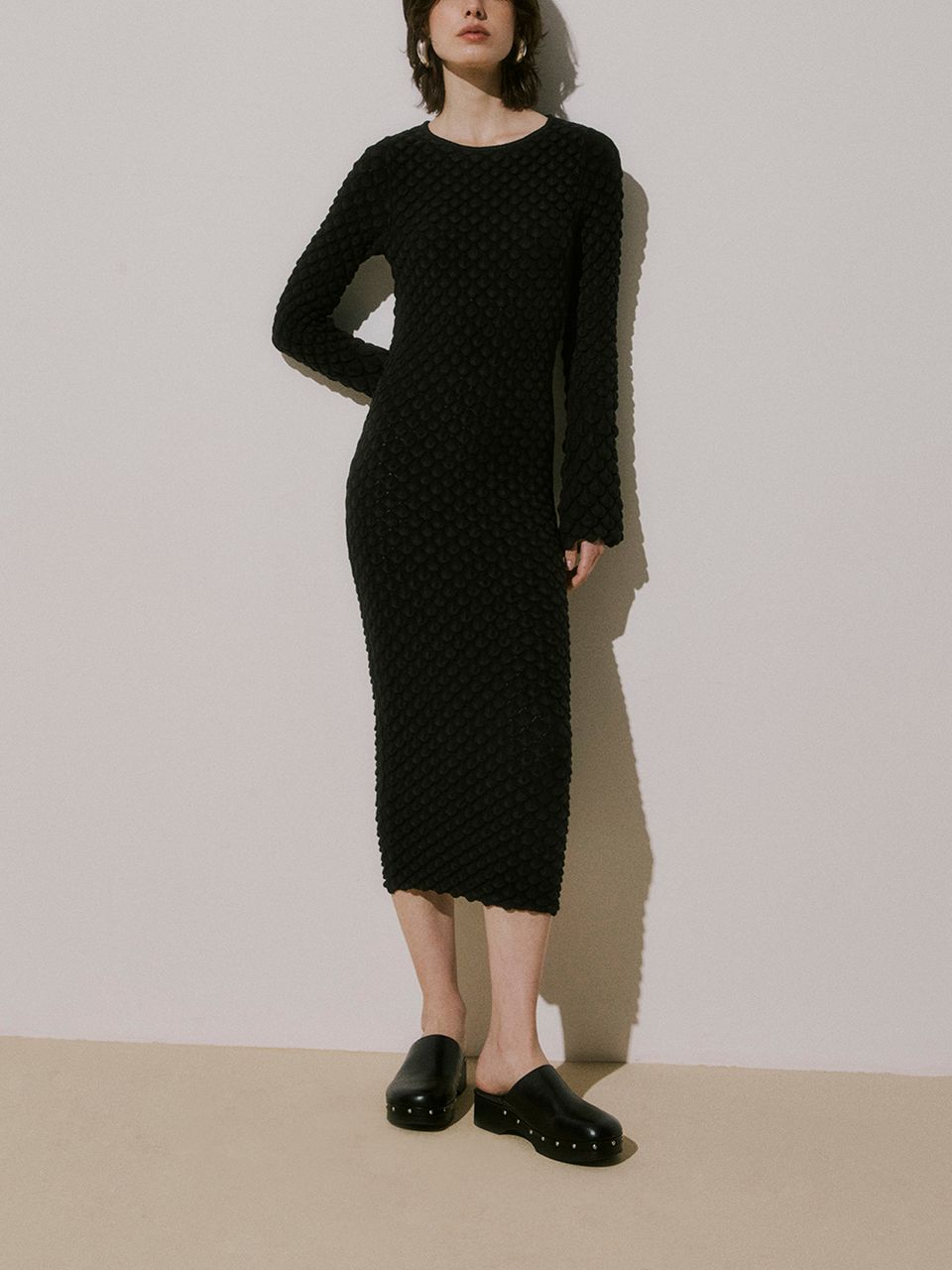 Vestido Midi Mini Escamas Aberto Preto