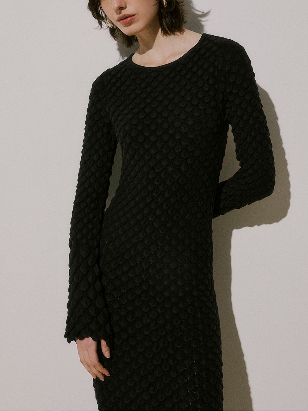 Anselmi — Vestido Midi Mini Escamas Aberto Preto