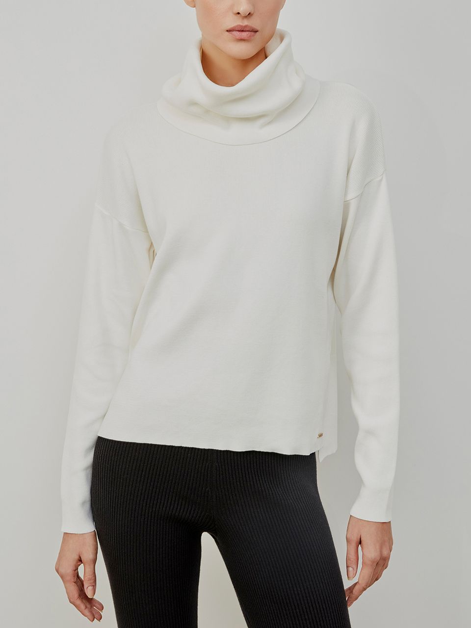 Blusa Gola Alta Cava Reta Off White