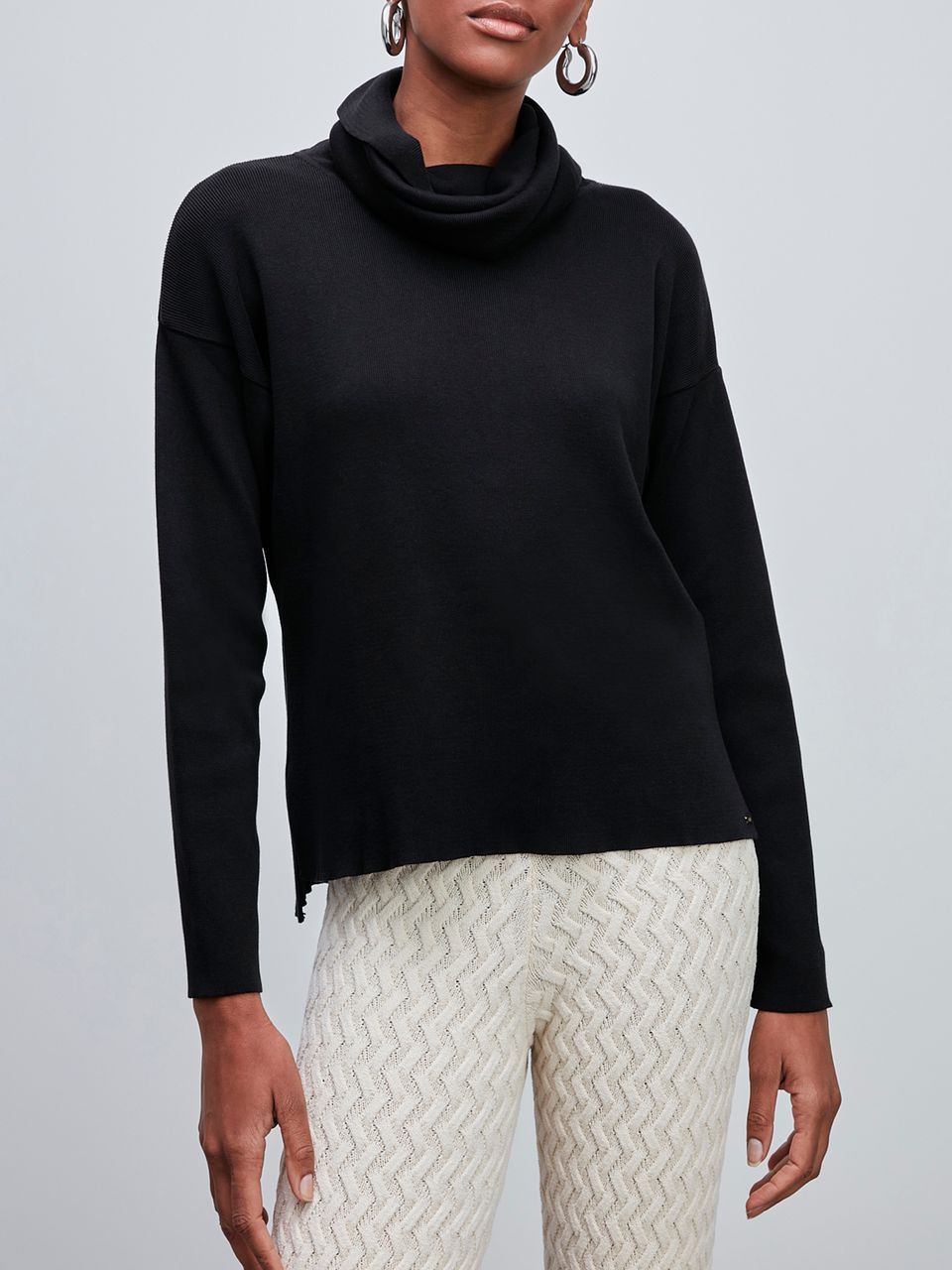 Blusa Gola Alta Cava Reta Preto
