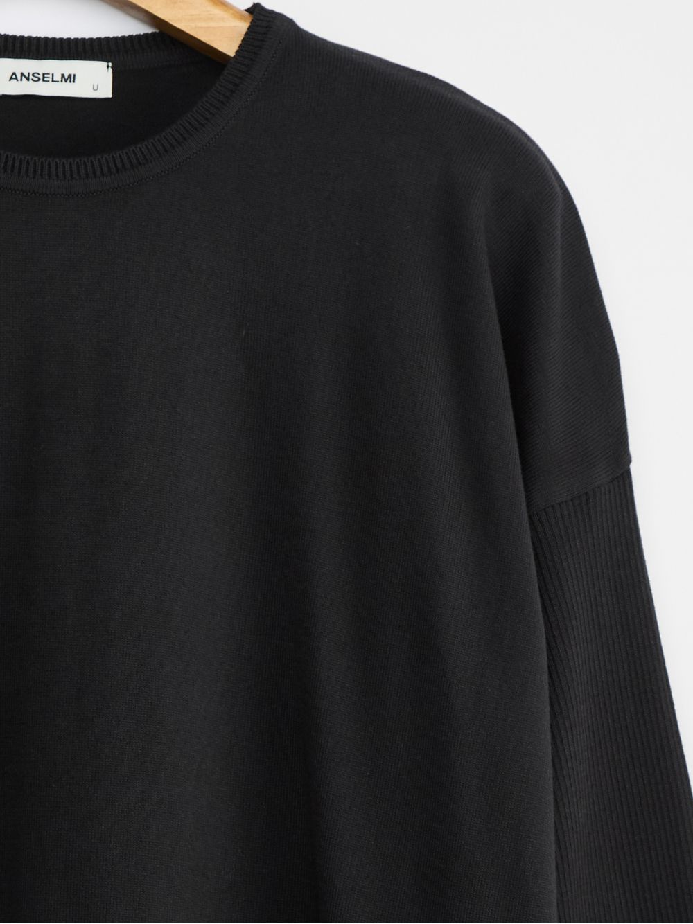 Anselmi — Blusa Básica Ampla Preto