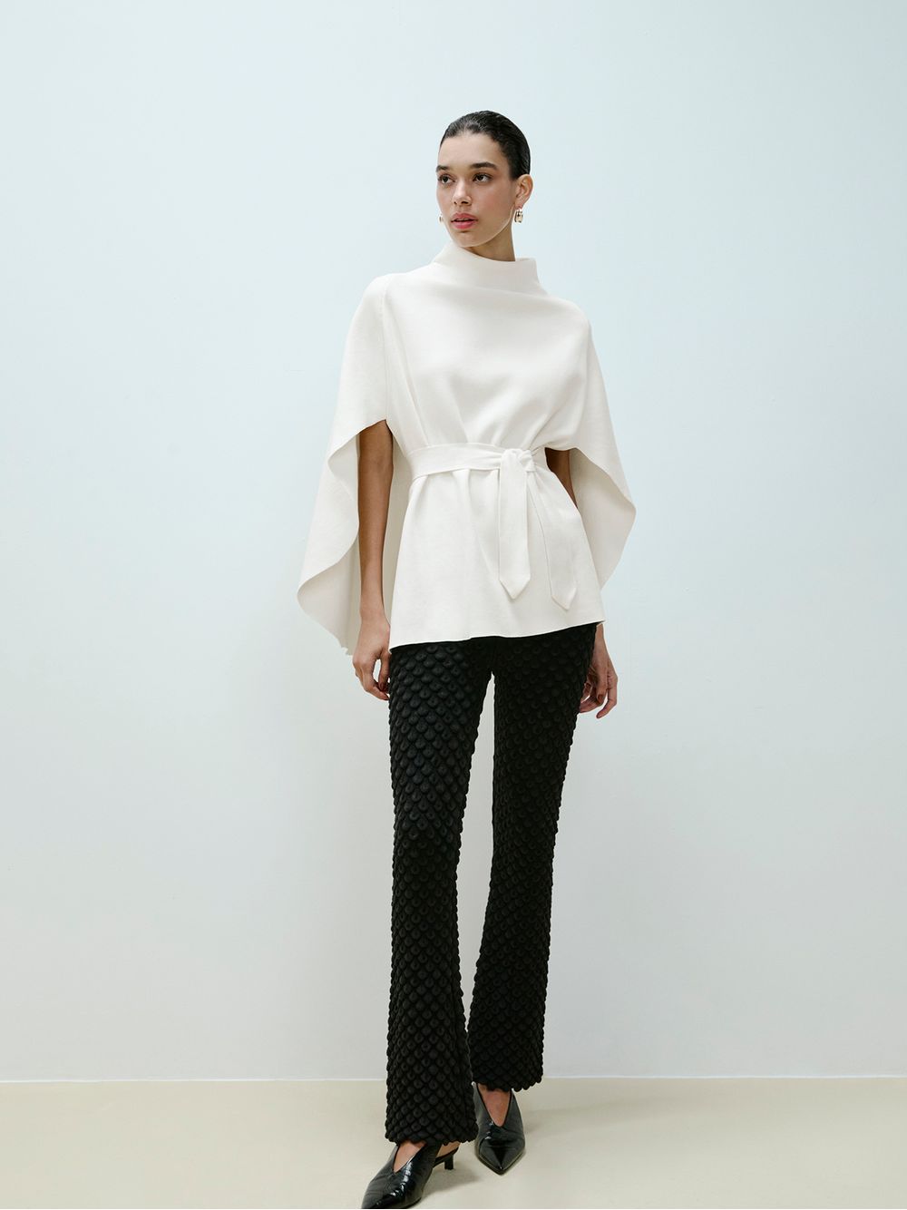 Anselmi — Capa Minimal com Cinto Off White