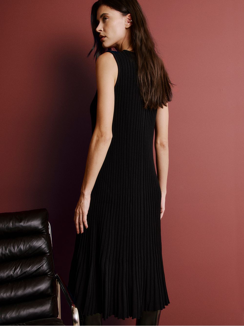 Anselmi — Vestido Midi Plissado Preto