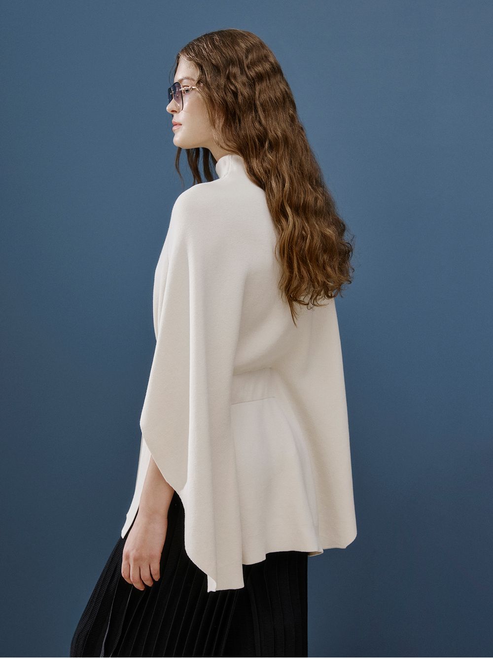Anselmi — Capa Minimal com Cinto Cru