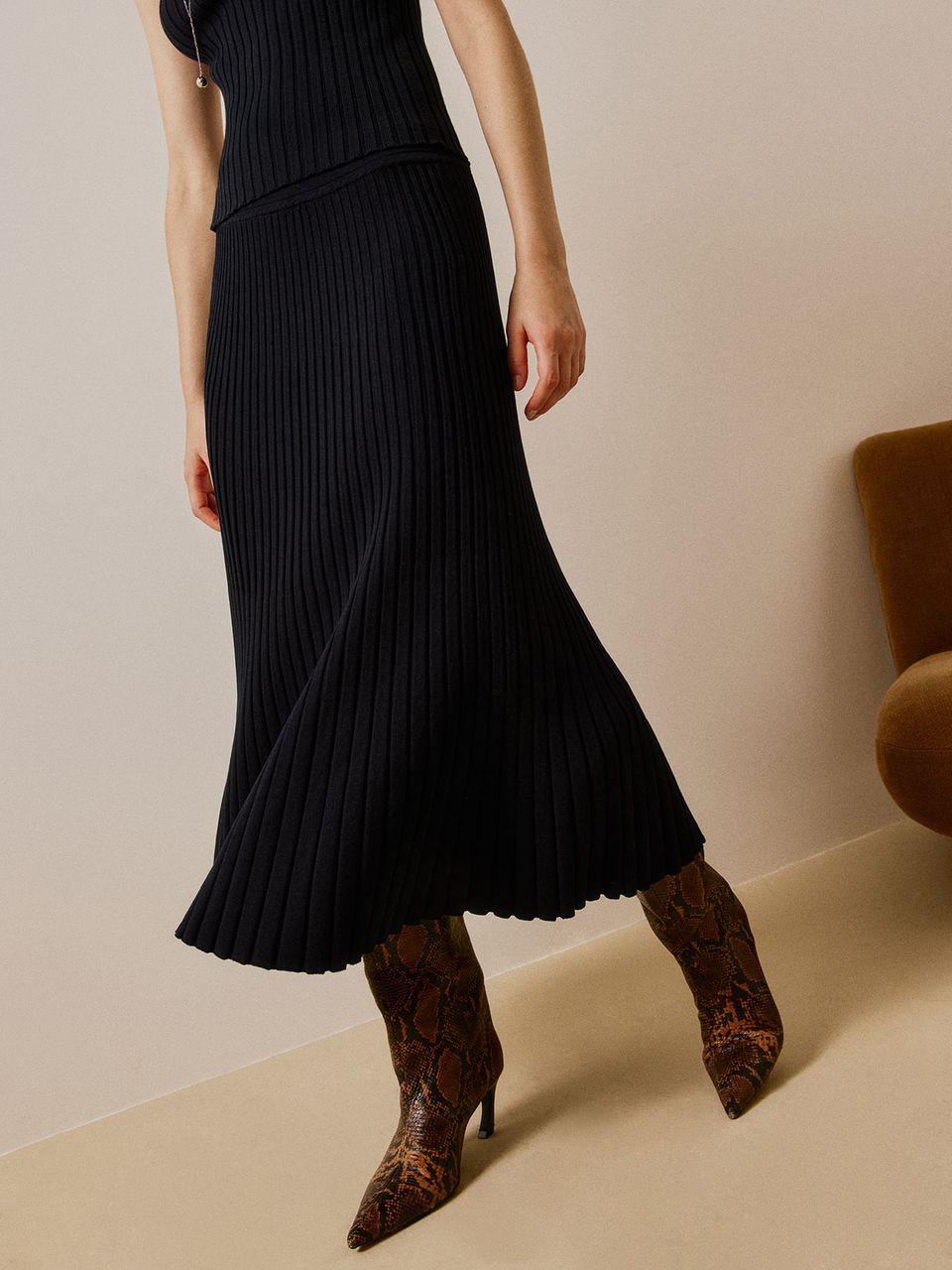 Saia Midi Plissada Preto