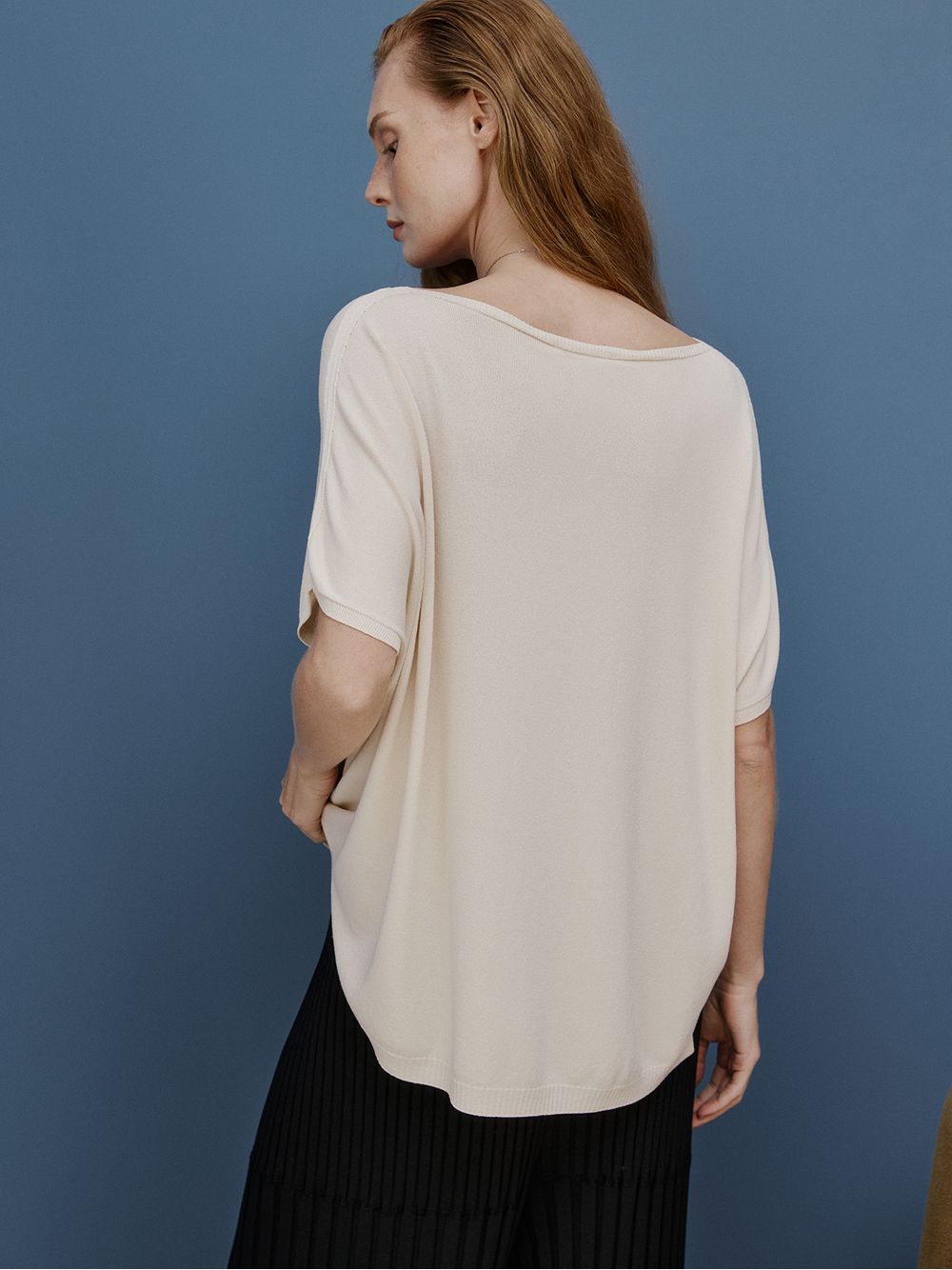 Anselmi — T-Shirt Ampla Decote Canoa Cru