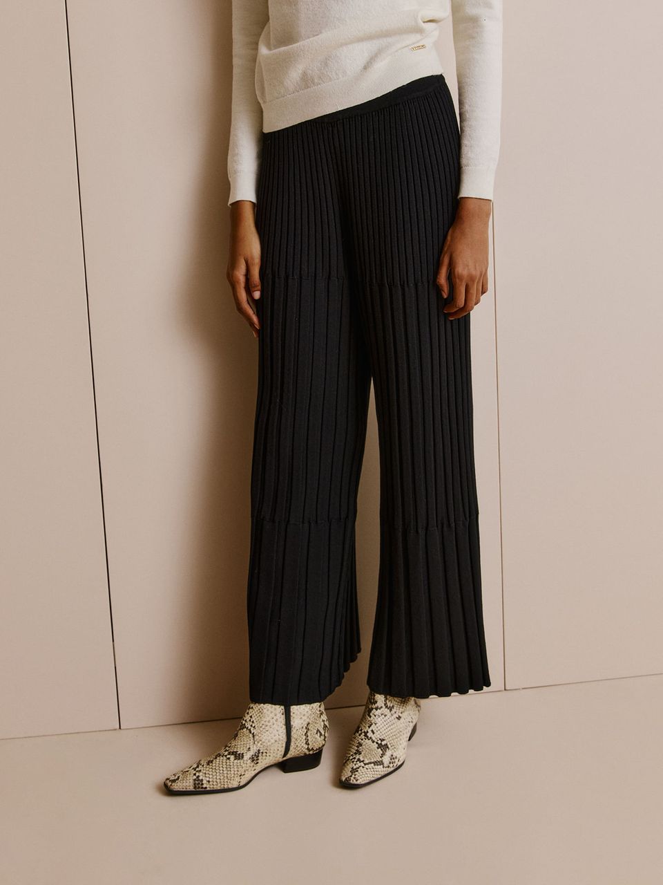 Calça de Tricô em Modal Canelada Preto