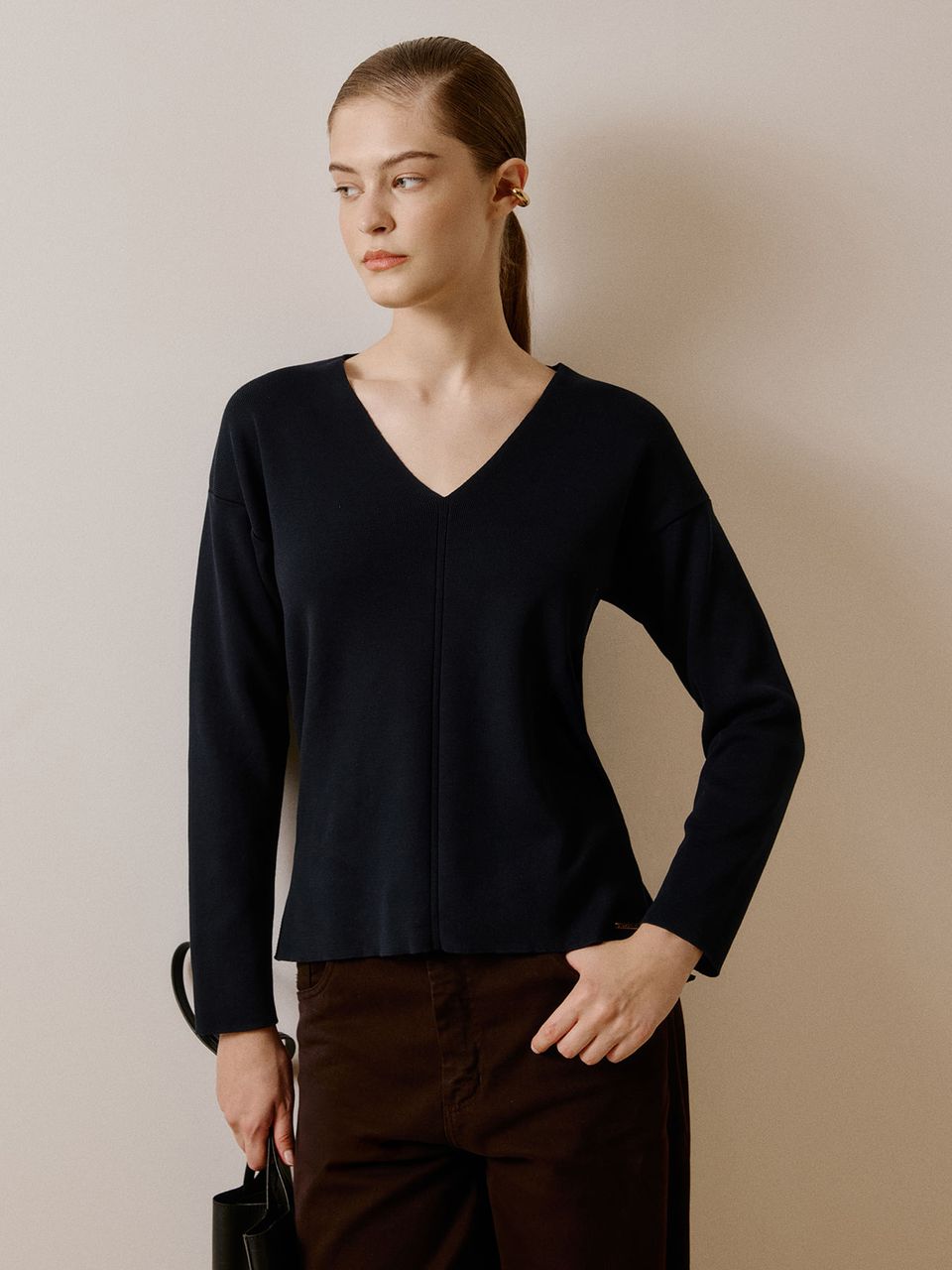 Blusa Ampla de Tricô com Decote V Azul Meia Noite