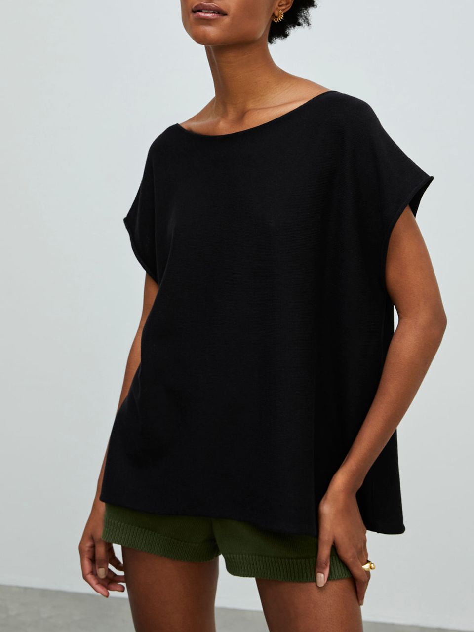 Blusa Ampla Decote Canoa Preto