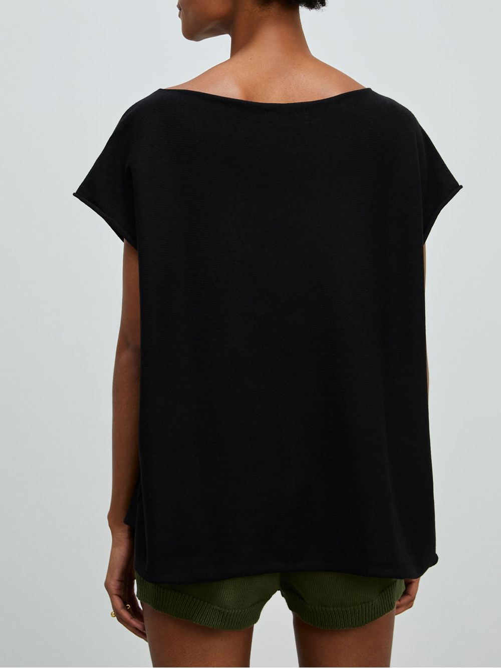 Anselmi — Blusa Ampla Decote Canoa Preto