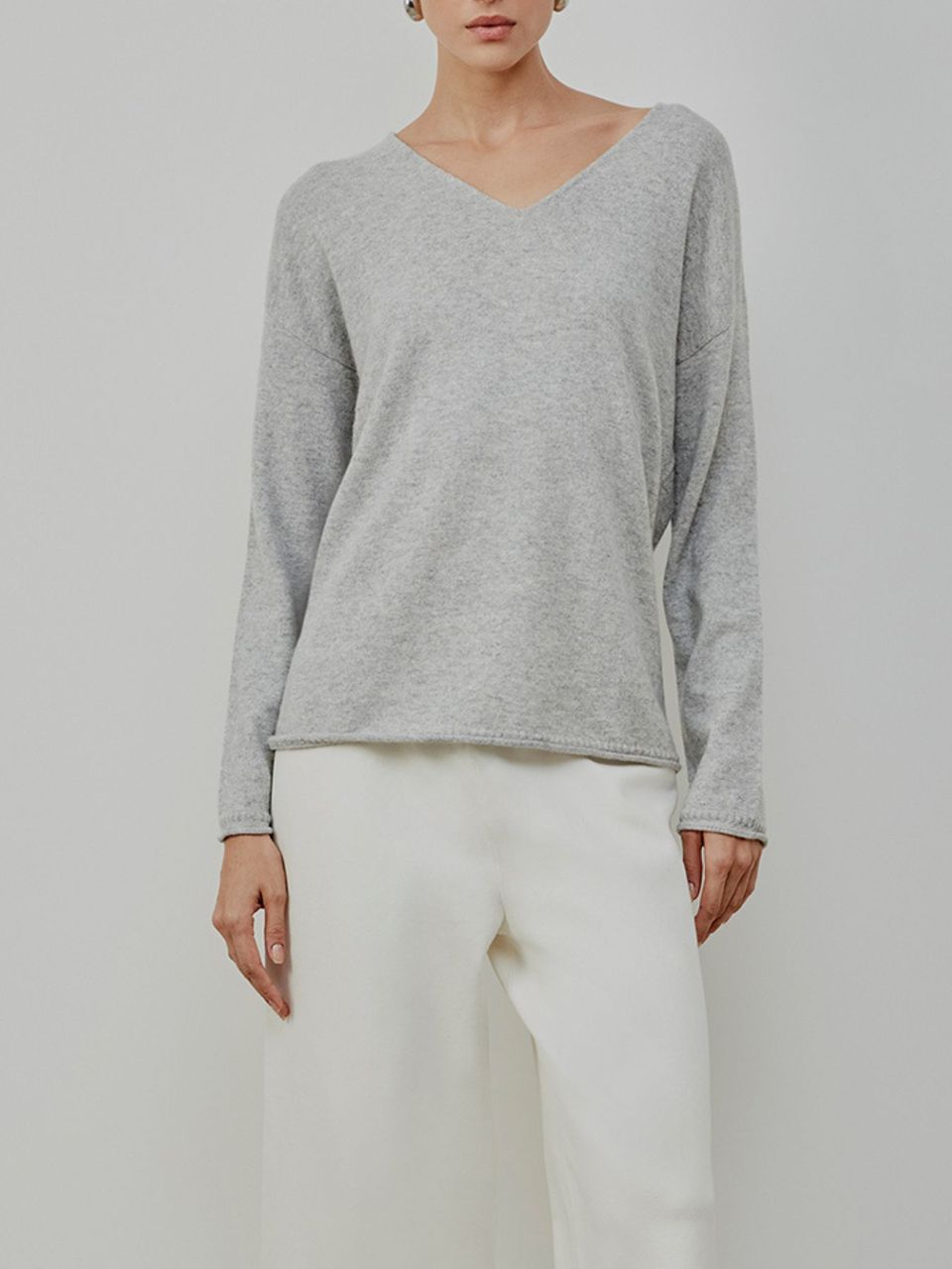 Suéter 100% Cashmere Gola V Cinza