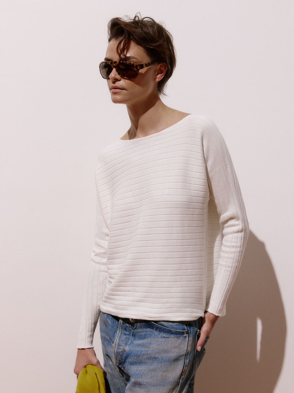 Blusa de Tricô 3d com Decote Canoa Off White