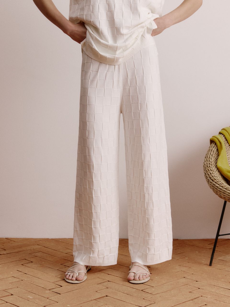Calça Pantalona de Tricô em Ponto Links com Cós Elástico Off White